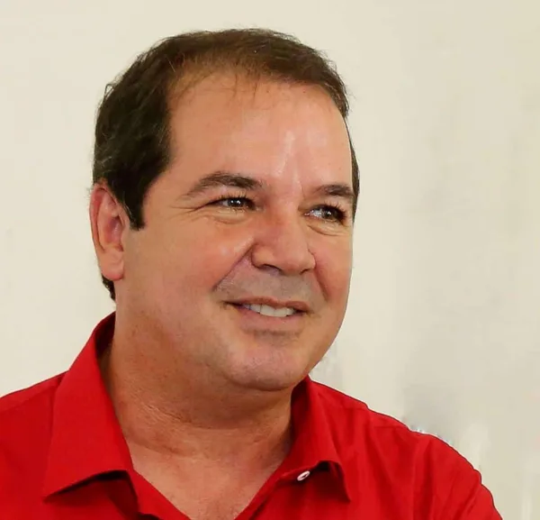 Governador Tião Viana anuncia o corte de 545 cargos comissionados