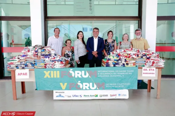 Ufac entrega doações arrecadadas durante evento