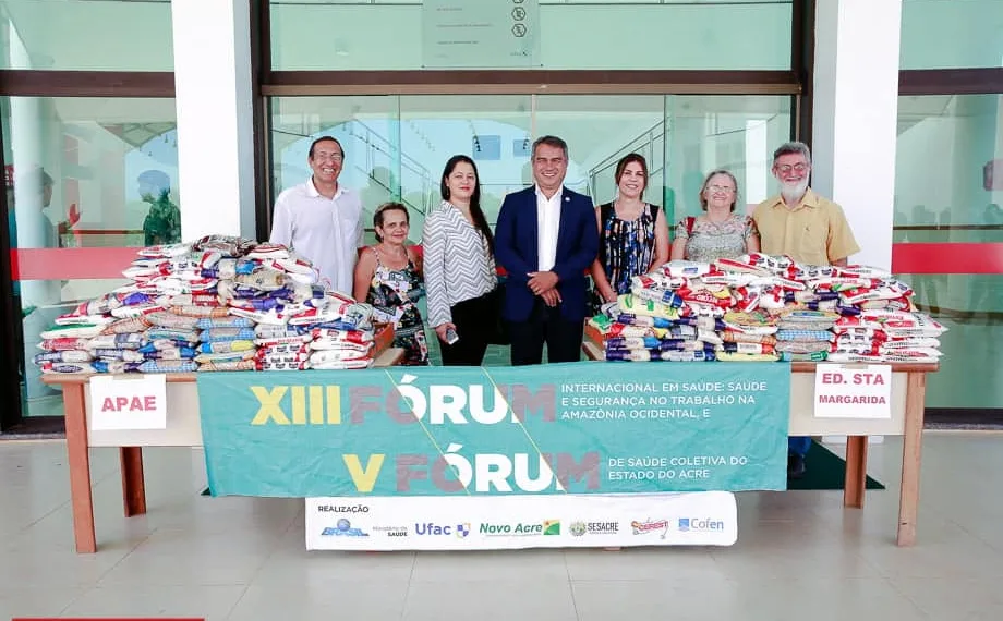Ufac entrega doações arrecadadas durante evento