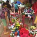 Ambulantes estão otimistas com vendas no Dia de Finados na Capital
