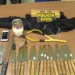 Trio joga 20 facas e celulares dentro do presídio e é preso