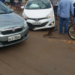 Carro capota na BR-364 e causa tumulto entre moradores devido ao medo de incêndio