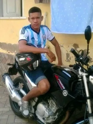 Corpo é achado queimado em estrada em Rio Branco