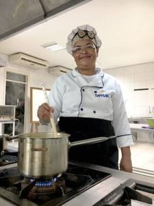 Antônia Moreno sempre trabalhou fazendo comida e aos 50 anos precisou mudar 