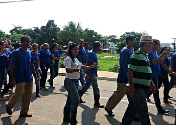 Servidores e terceirizados da Ufac fazem protesto; professores não vão aderir greve