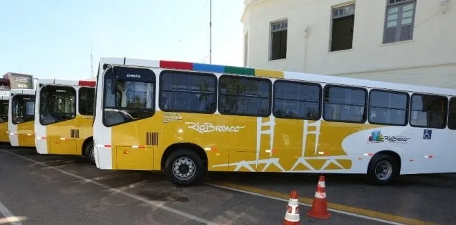 Saiba o que abre e fecha no feriado desta quarta e RBTrans disponibiliza uma linha de ônibus até o cemitério Cruz Milagrosa