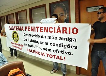 Agentes penitenciários pedem apoio de deputados no debate acerca de melhores condições de trabalho