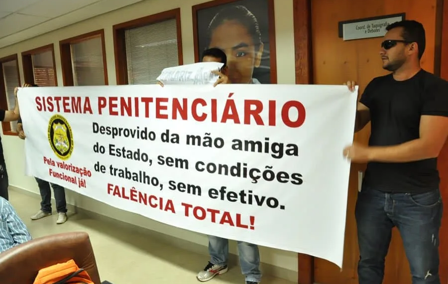 Agentes penitenciários pedem apoio de deputados no debate acerca de melhores condições de trabalho