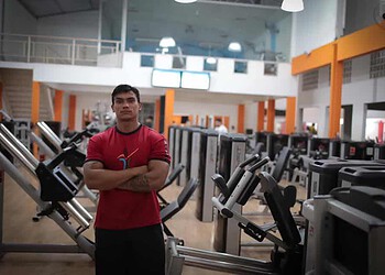 Para arrecadar alimentos, amigos realizam aulão de funcional solidário