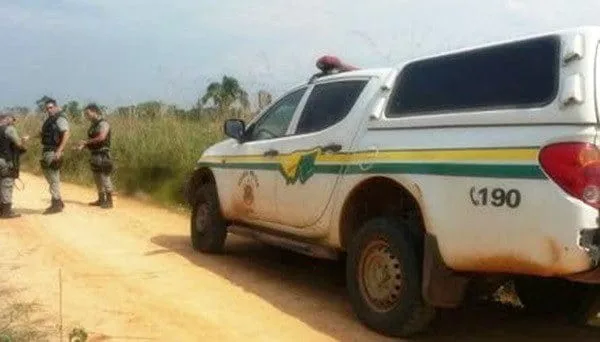 Populares encontram corpo de homem degolado em ramal na Estrada do Amapá