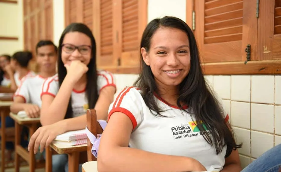 Sete escolas públicas terão aulas em tempo integral