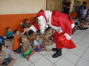 Papai Noel sempre chama atenção das crianças