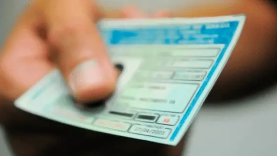 Devedores de pensão alimentícia poderão perder direito à carteira de motorista e participar de licitações