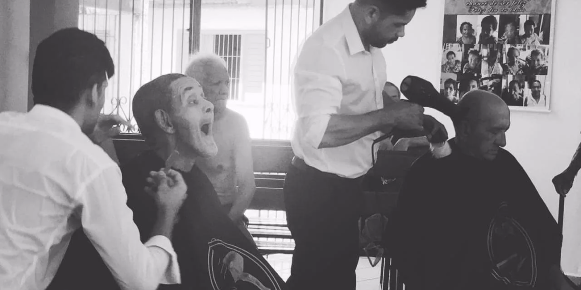 Ação solidária: barbearia deu trato no visual de idosos do Lar dos Vicentinos