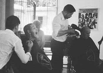 Ação solidária: barbearia deu trato no visual de idosos do Lar dos Vicentinos