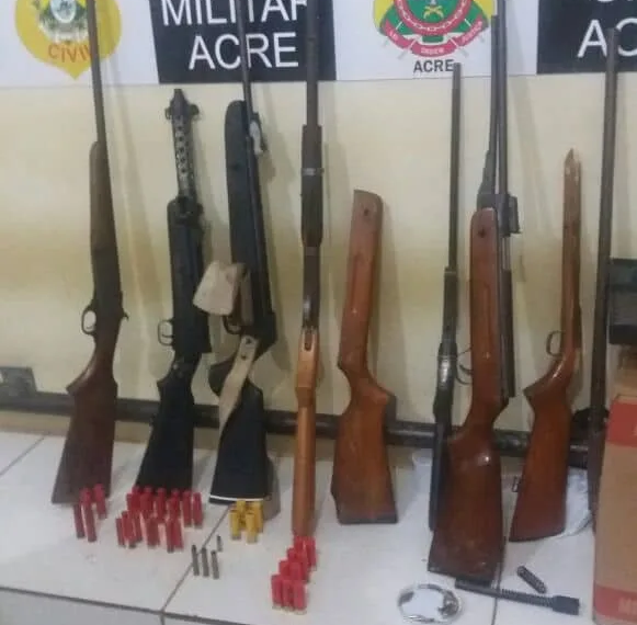 PM apreende submetralhadora e outras sete armas de fogo na Capital