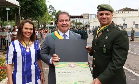 Tião Viana promove oficiais e anuncia concurso para mais 500 policiais no Acre