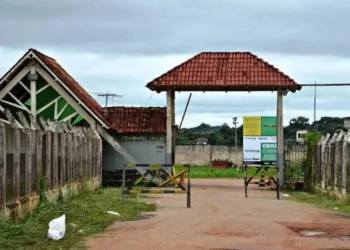 Presos quebraram parede da área do banho de sol para fugir da penitenciária, explica governo em nota