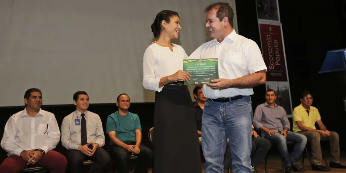 Tião Viana entrega mais 200 títulos definitivos de terra para famílias de Epitaciolândia