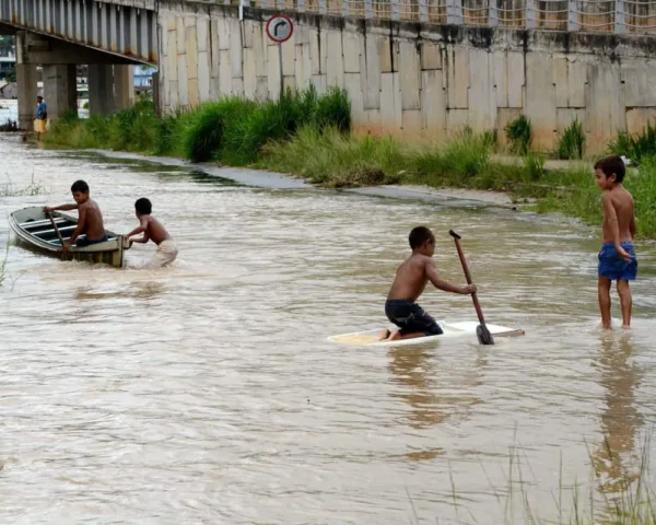 Rio Juruá continua acima dos 14m em Cruzeiro; 1.900 pessoas estão desalojadas