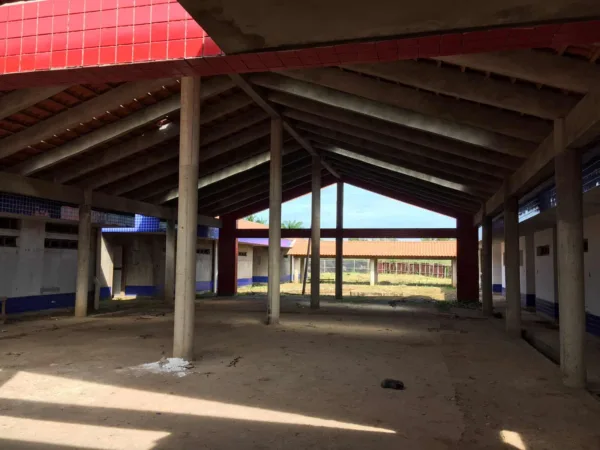 Moradores reclamam de atraso na entrega de creche em Rio Branco