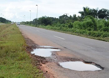 Deputado Leo de Brito cobra providências do Dnit em relação a estrada do aeroporto