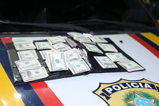 Peruana é impedida de entrar no Brasil com quase U$ 20 mil dólares não declarados