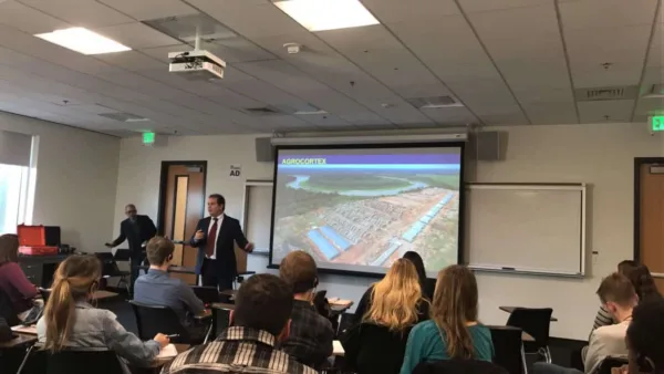 Governador Tião Viana ministra aula sobre nova economia do Acre na Universidade do Colorado