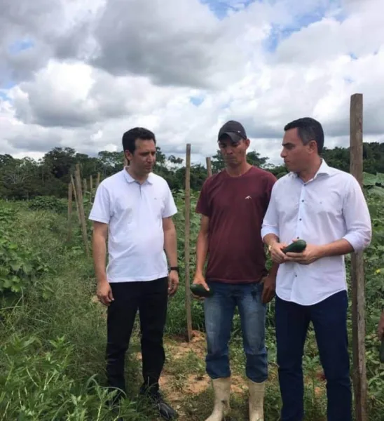 Deputado Jairo Carvalho visita produtor de pepino e pede mais apoio para a produção