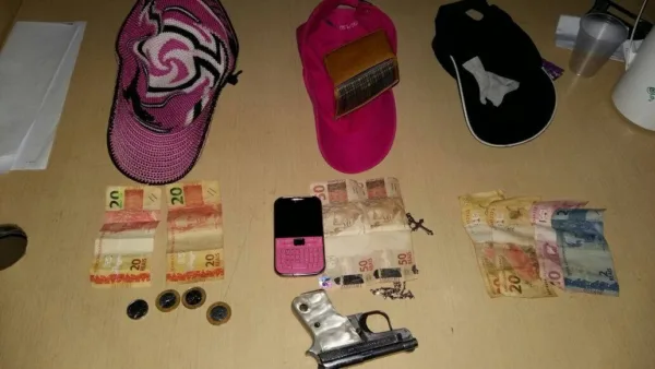 Militares apreendem menores de idade e arma de fogo na Gameleira