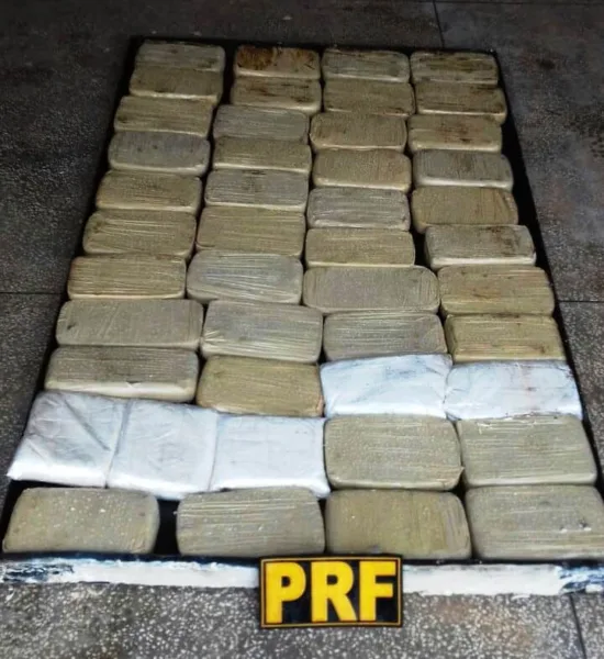 PRF encontra mais 45 kg de cocaína em fundo falso de caminhonete em Xapuri