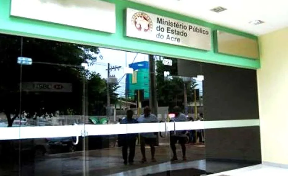 MP/AC determina a demissão de 380 servidores irregulares