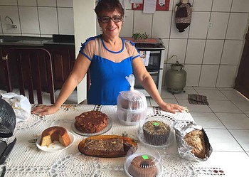 Aposentada faz sucesso com venda de bolos e pães saudáveis em Rio Branco