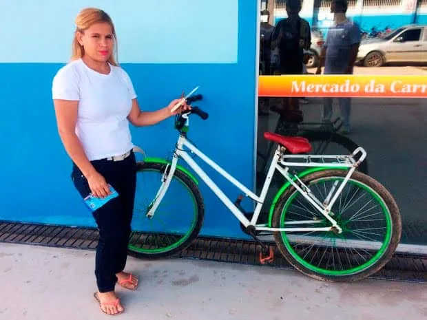 “Peguei a bicicleta e fui bater neles”, diz mulher que reagiu a assalto e ficou com bicicleta de bandidos