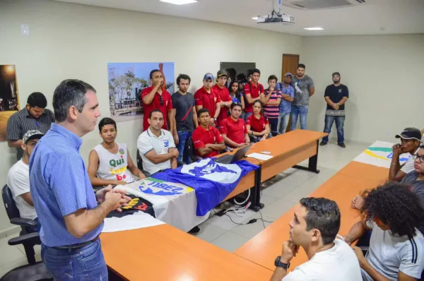 Prefeito encaminha projeto de lei que mantém tarifa de ônibus a R$ 1 para estudantes