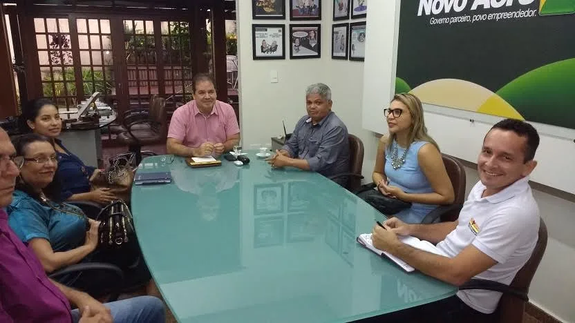 Em reunião com representantes de sindicatos, governador apoia TAC para resolver caso dos servidores provisórios