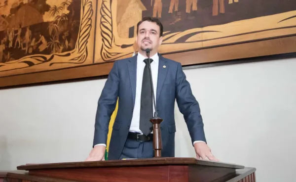 Deputados comentam o envio dos projetos que concedem reajuste salarial aos servidores públicos