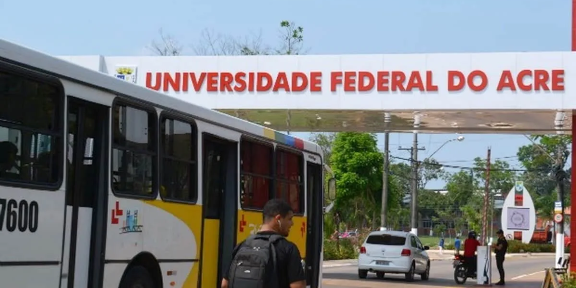 Jovens arrecadam donativos para vítimas da enchente do Rio Juruá