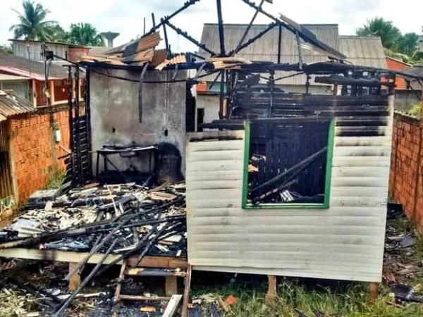 Uma casa é incendiada e outros três locais sofrem tentativa de incêndio