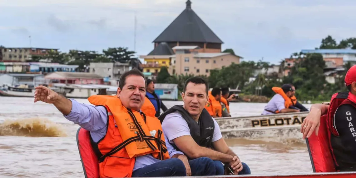 Tião Viana leva solidariedade a famílias atingidas pela cheia em Cruzeiro