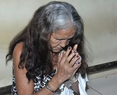 Idosa é presa em flagrante, acusada de vender drogas em casa