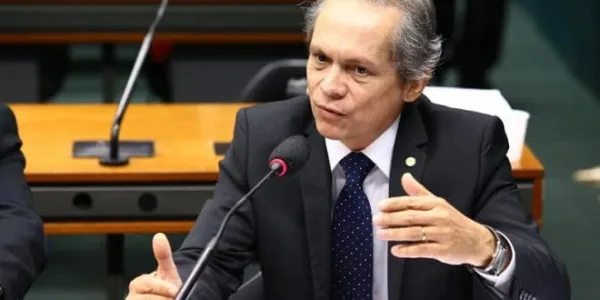 Angelim: governo Temer quer nos levar de volta aos tempos da escravidão