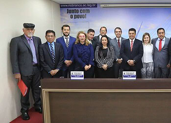 Vereadores discutem em sessão solene na Câmara Municipal de Rio Branco