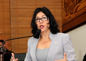 Eliane Sinhasique denuncia que ônibus da capital circulam nas ruas com IPVA atrasado