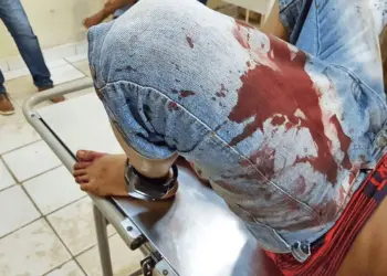 Quadrilhas rivais trocam tiros e duas pessoas saem feridas do confronto