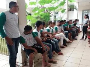 Escola é invadida e alunos são feitos reféns na zona rural de Rio Branco 1 Escola é invadida e alunos são feitos reféns na zona rural de Rio Branco