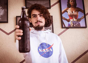 Jovem acreano investe mais de R$ 2 mil e cria sua própria cerveja artesanal