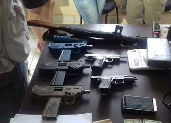 Grupo é preso com metralhadoras, fuzil e drogas no Bairro do Bosque
