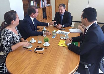 Em Brasília, Tião Viana trata sobre Hospital do câncer e Samu aéreo