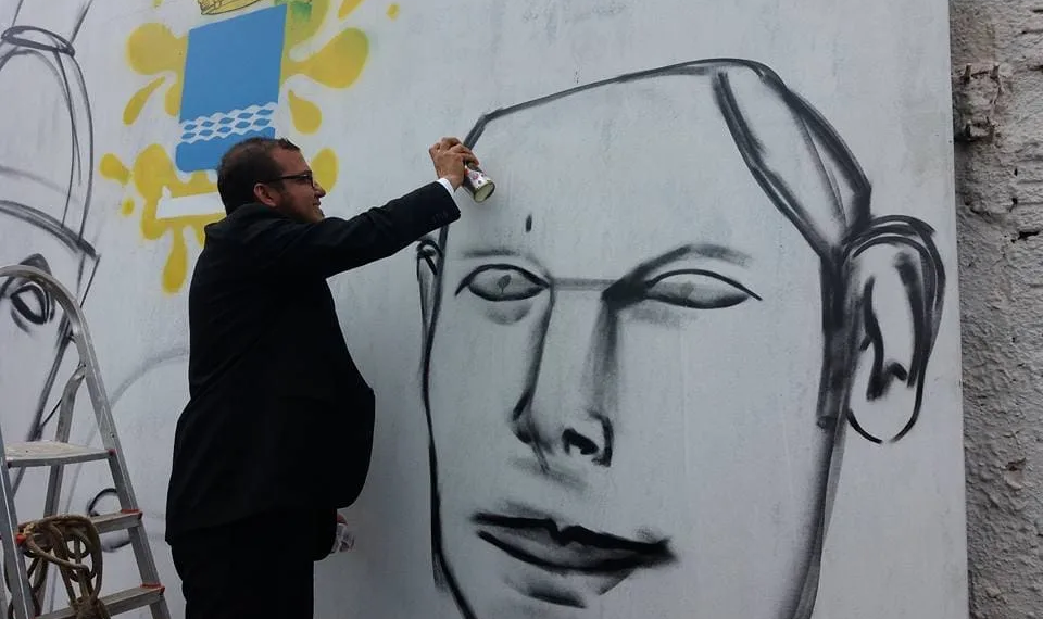 Câmara de Vereadores faz homenagem a grafiteiros durante sessão no parlamento